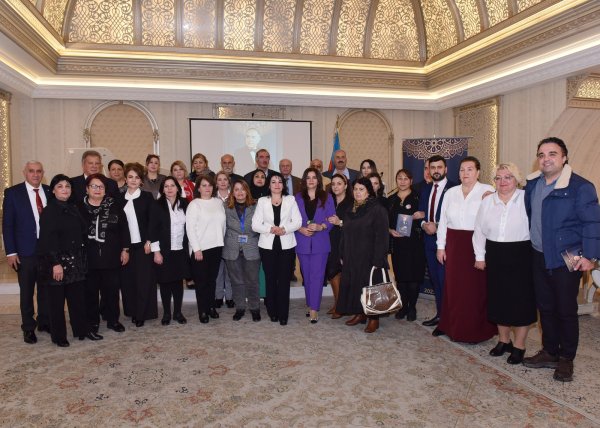 Sumqayıtda Ulu Öndərə həsr olunmuş “100 ilin İMZASI” kitabının təqdimatı keçirilib - FOTO Sumqayıtda Ulu Öndərə həsr olunmuş “100 ilin İMZASI” kitabının təqdimatı keçirilib - FOTO