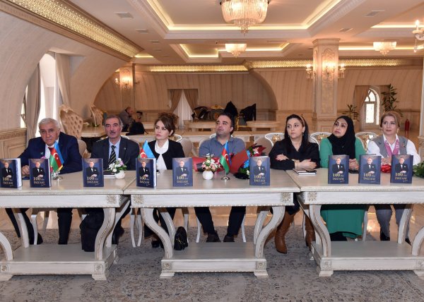 Sumqayıtda Ulu Öndərə həsr olunmuş “100 ilin İMZASI” kitabının təqdimatı keçirilib - FOTO Sumqayıtda Ulu Öndərə həsr olunmuş “100 ilin İMZASI” kitabının təqdimatı keçirilib - FOTO