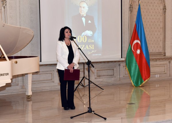 Sumqayıtda Ulu Öndərə həsr olunmuş “100 ilin İMZASI” kitabının təqdimatı keçirilib - FOTO Sumqayıtda Ulu Öndərə həsr olunmuş “100 ilin İMZASI” kitabının təqdimatı keçirilib - FOTO
