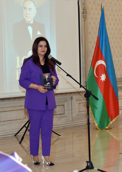 Sumqayıtda Ulu Öndərə həsr olunmuş “100 ilin İMZASI” kitabının təqdimatı keçirilib - FOTO Sumqayıtda Ulu Öndərə həsr olunmuş “100 ilin İMZASI” kitabının təqdimatı keçirilib - FOTO