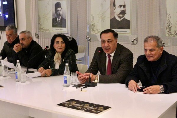 Sumqayit Poeziya Evində Əsəd Cahangirlə görüş keçirilib - FOTOLAR Sumqayit Poeziya Evində Əsəd Cahangirlə görüş keçirilib - FOTOLAR