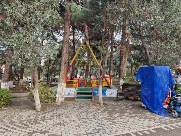 Sumqayıtın illərdir yenilənməyən attraksionları: Hər an faciə baş verə bilər (FOTO)