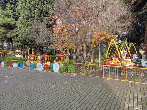Sumqayıtın illərdir yenilənməyən attraksionları: Hər an faciə baş verə bilər (FOTO)