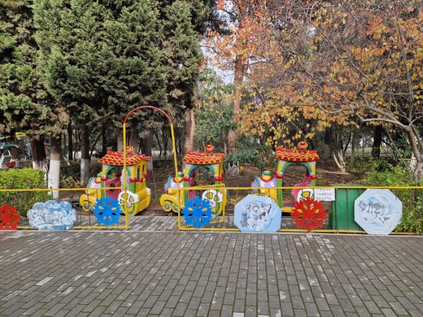 Sumqayıtın illərdir yenilənməyən attraksionları: Hər an faciə baş verə bilər (FOTO)