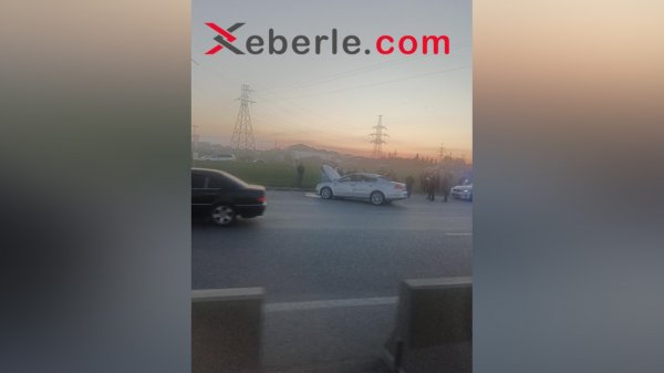 Sumqayıtın çıxışında qəza: Qadın sərnişin xəsarət aldı (FOTOLAR)