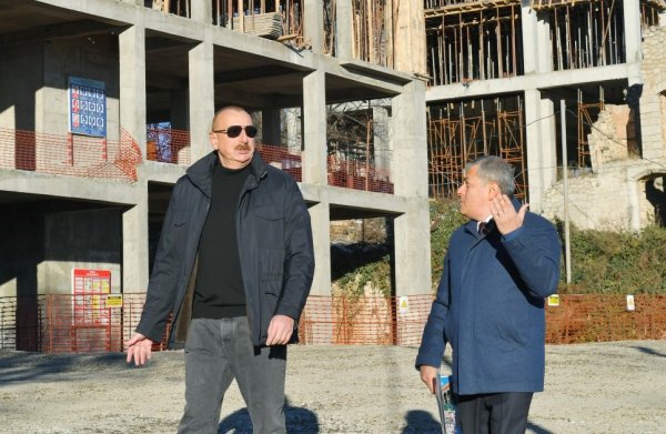 İlham Əliyev Şuşanın Qarabağ küçəsində  (FOTOLARl