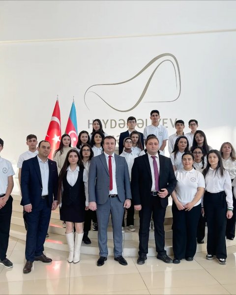 Peşə Təhsil Mərkəzinin tələbələri Heydər Əliyev Mərkəzində olublar (FOTOLAR)