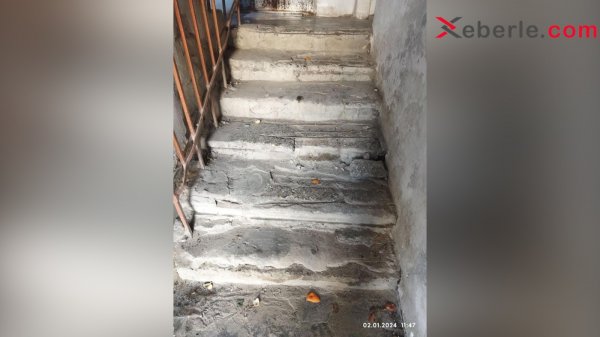 Sumqayıtda bu binanın pilləkənləri dağılır: Sakinlər səksəkə içərisindədir
