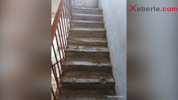 Sumqayıtda bu binanın pilləkənləri dağılır: Sakinlər səksəkə içərisindədir