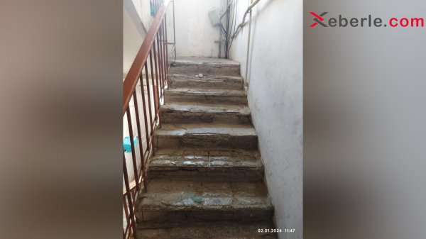 Sumqayıtda bu binanın pilləkənləri dağılır: Sakinlər səksəkə içərisindədir