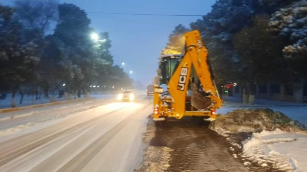 Sumqayıtda yollar qardan təmizlənir - FOTOLAR Sumqayıtda yollar qardan təmizlənir - FOTOLAR