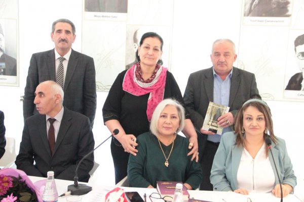 Sumqayıtda Lilpar Çəmşidqızının "Divan"ı - FOTOLAR