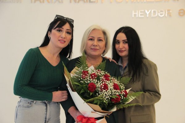 Sumqayıtda Lilpar Çəmşidqızının "Divan"ı - FOTOLAR
