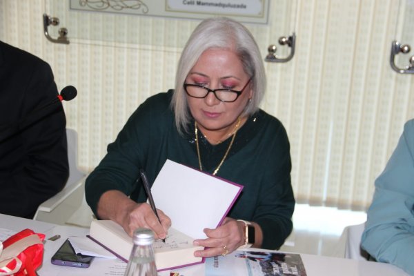 Sumqayıtda Lilpar Çəmşidqızının "Divan"ı - FOTOLAR