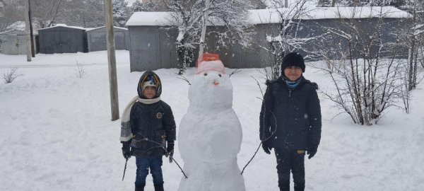 Sumqayıtlıların qar fantaziyası: Qardan düzəlmiş adamlar… (Fotolar)