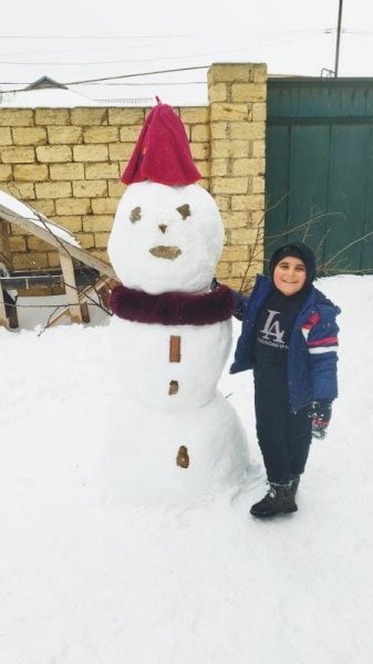 Sumqayıtlıların qar fantaziyası: Qardan düzəlmiş adamlar… (Fotolar)