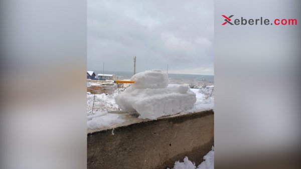Sumqayıtlıların qar fantaziyası: Qardan düzəlmiş adamlar… (Fotolar)