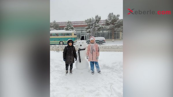 Sumqayıtlıların qar fantaziyası: Qardan düzəlmiş adamlar… (Fotolar)