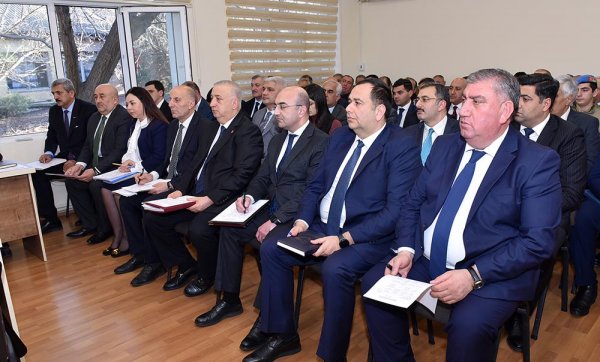 İcra başçısı vətəndaşların problemlərini dinlədi
