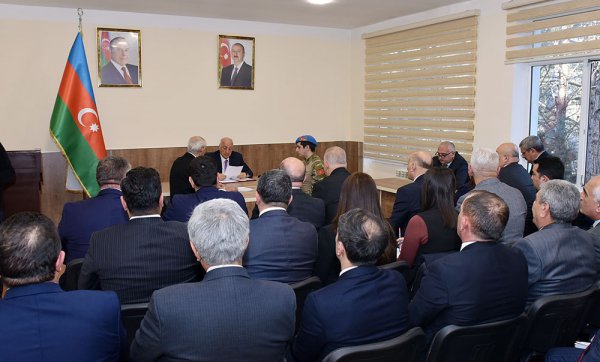İcra başçısı vətəndaşların problemlərini dinlədi