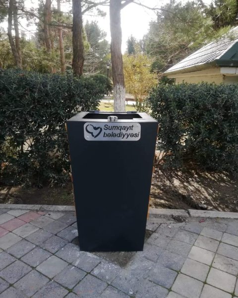 Sumqayıtda yeni zibil qutuları yerləşdirildi (Fotolar)