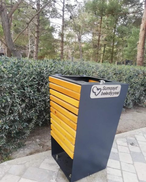 Sumqayıtda yeni zibil qutuları yerləşdirildi (Fotolar)