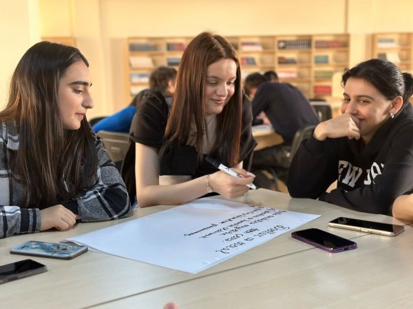 Peşə Təhsil Mərkəzində “Emosional-psixoloji vəziyyətə dair maarifləndirmə” mövzusunda təlim keçirilib