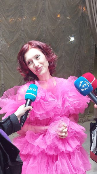 Aslı Güngör sevgililər günündə Bakıda konsert verdi (FOTO)