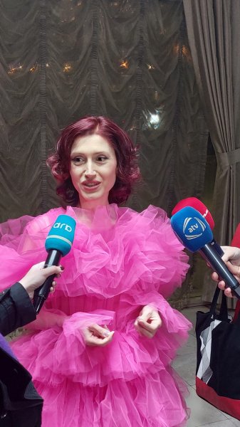 Aslı Güngör sevgililər günündə Bakıda konsert verdi (FOTO)