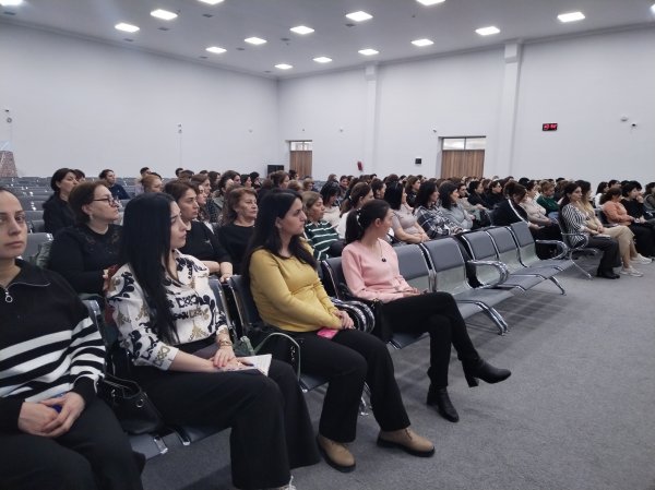 Sumqayıtda ibtidai sinif müəllimləri üçün təlim keçirilib - FOTOLAR