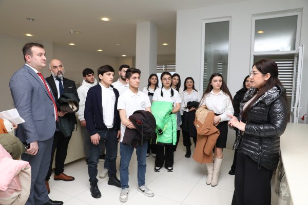 Peşə Təhsil Mərkəzinin tələbələri FAB Şirkətlər Qrupunun müəssisələrinə səfər edib