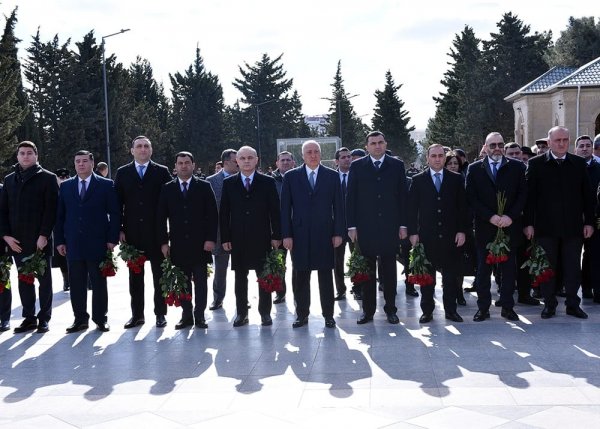 Sumqayıtda Xocalı soyqırımı qurbanlarının xatirəsi anılıb - FOTOLAR