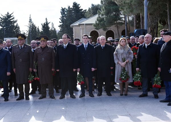 Sumqayıtda Xocalı soyqırımı qurbanlarının xatirəsi anılıb - FOTOLAR