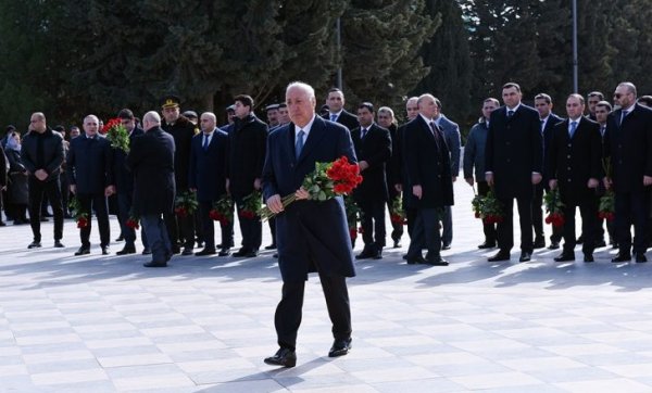 Sumqayıtda Xocalı soyqırımı qurbanlarının xatirəsi anılıb - FOTOLAR