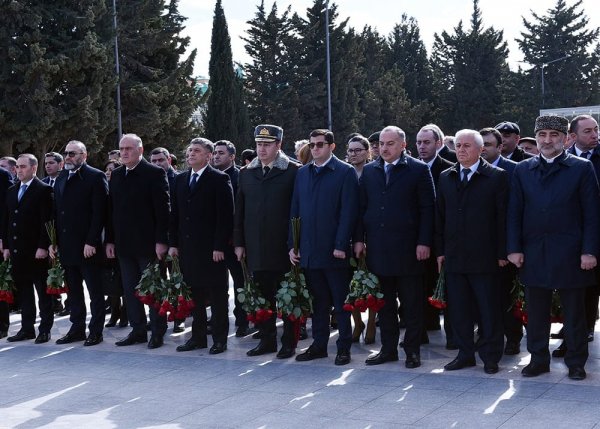Sumqayıtda Xocalı soyqırımı qurbanlarının xatirəsi anılıb - FOTOLAR