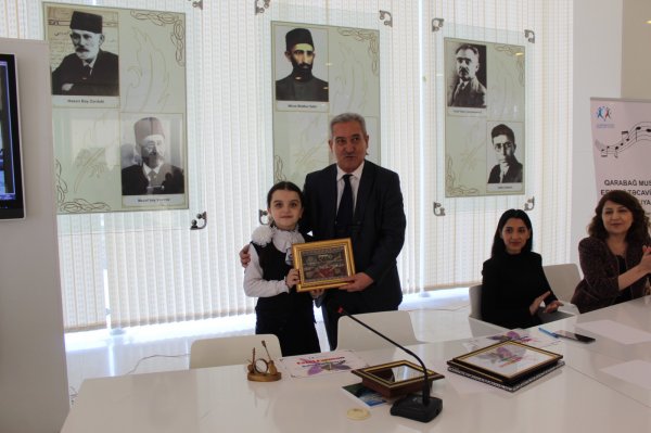 “Səsimin olduğunu ilk dəfə anam kəşf edib” – Sumqayıtın 10 yaşlı fenomeni “Səsimin olduğunu ilk dəfə anam kəşf edib” – Sumqayıtın 10 yaşlı fenomeni
