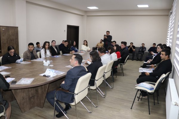 Regionlarda erkən və qohum nikahlarla mübarizə mövzusunda gənclər üçün seminarlar keçirildi (FOTO)