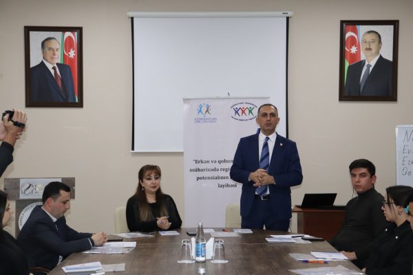 Regionlarda erkən və qohum nikahlarla mübarizə mövzusunda gənclər üçün seminarlar keçirildi (FOTO)
