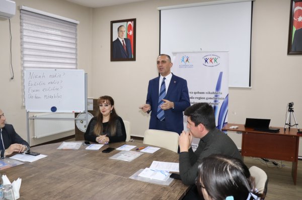 Regionlarda erkən və qohum nikahlarla mübarizə mövzusunda gənclər üçün seminarlar keçirildi (FOTO)