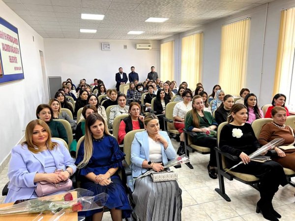 Sumqayıt Tibb Mərkəzi xanım əməkdaşlarını təbrik etdi - FOTO