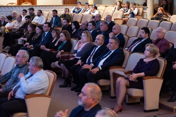 Sumqayıt Dövlət Dram Teatrına “Milli Teatr Mükafatı” təqdim edilib - FOTOLAR