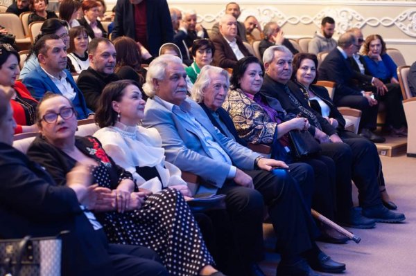 Sumqayıt Dövlət Dram Teatrına “Milli Teatr Mükafatı” təqdim edilib - FOTOLAR