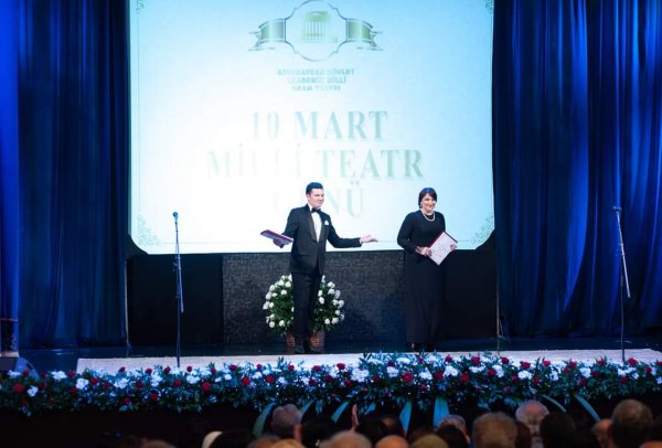 Sumqayıt Dövlət Dram Teatrına “Milli Teatr Mükafatı” təqdim edilib - FOTOLAR