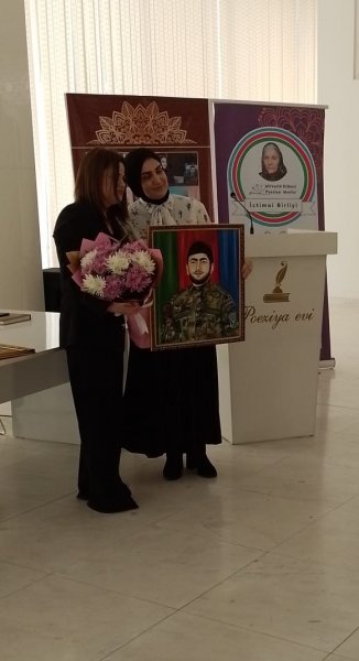 “Şəhidlər rəssamların əsərlərində”... Şəhidlərin portretləri analara təqdim olundu - FOTOLAR