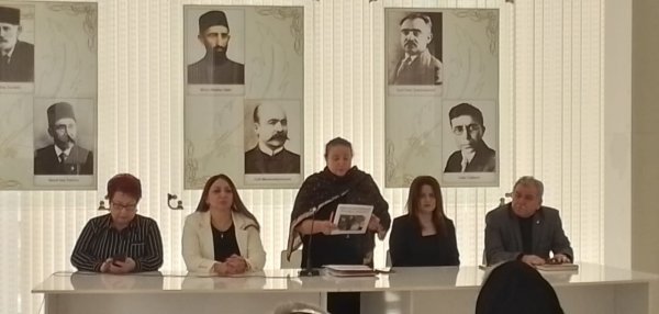 “Şəhidlər rəssamların əsərlərində”... Şəhidlərin portretləri analara təqdim olundu - FOTOLAR