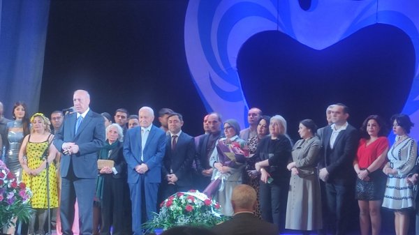 "Sevgilim Sumqayıt" tamaşası böyük maraqla qarşılanıb (FOTOLAR)