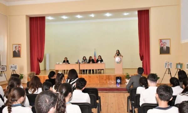 Sumqayıtda “Erkən nikah və onun fəsadları” mövzusunda maarifləndirici tədbir keçirilib- FOTOLAR