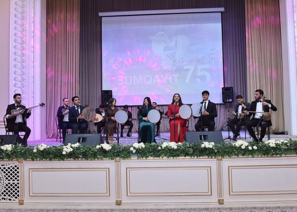 Sumqayıtın 75 illik yubleyi münasibətilə konsert keçirildi - FOTOLAR
