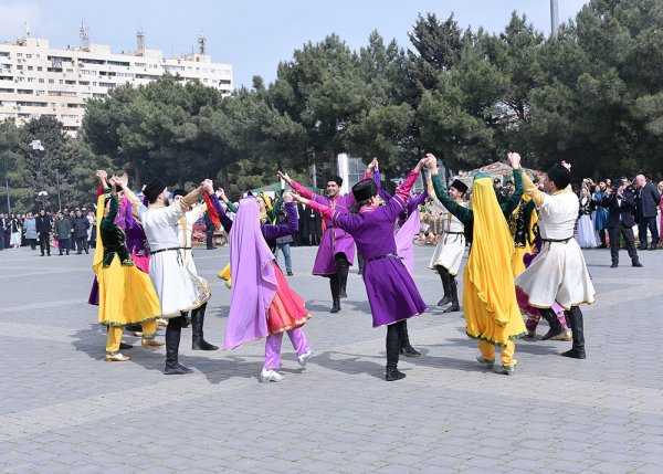 Sumqayıtda Novruz bayramı təntənəli şəkildə qeyd olunub – FOTO