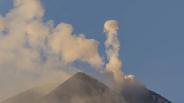 Etna vulkanı püskürdü - FOTOLAR